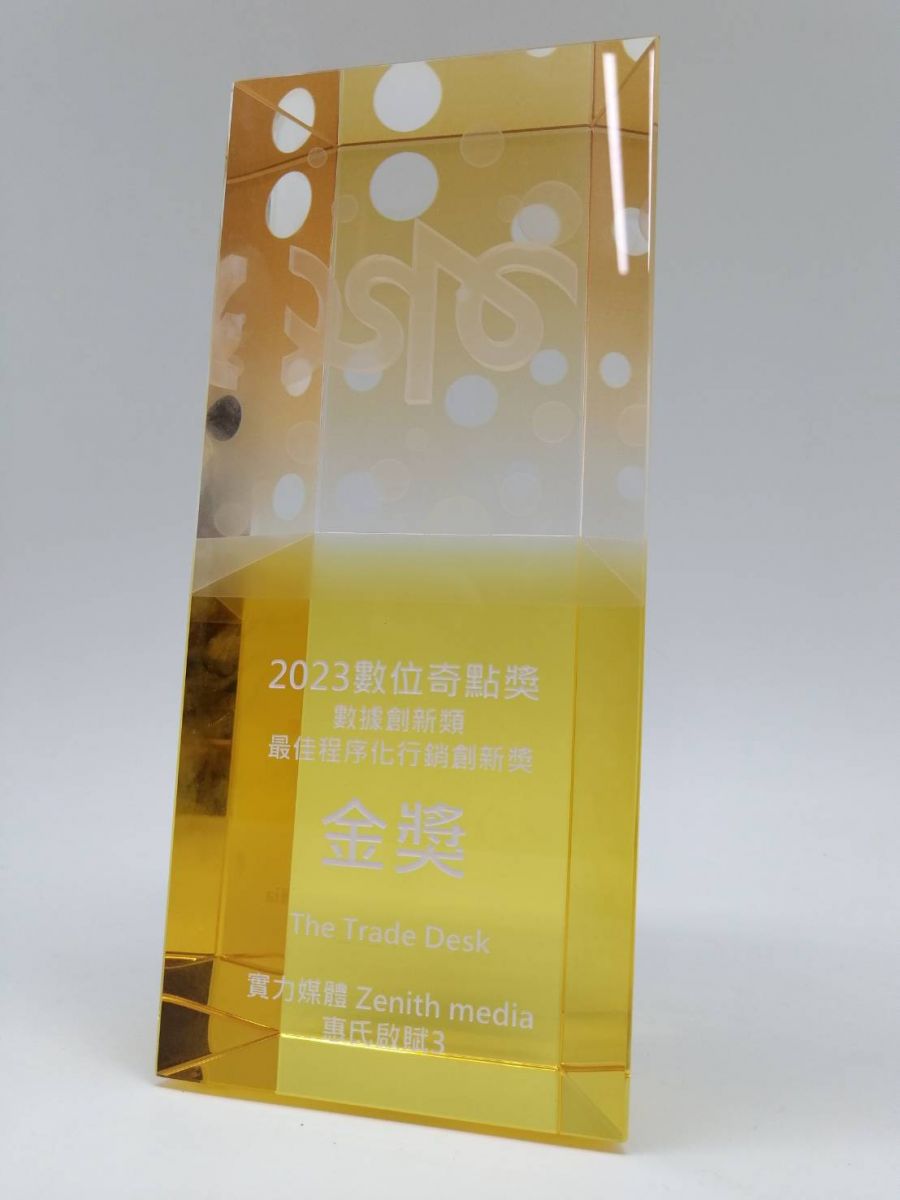 大新禮品-3D內雕+UV印刷+雕刻上色